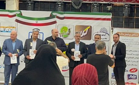 تجلیل انجمن صنفی مدیران رسانههای آمل از خبرنگاران فعال این شهرستان تجلیل انجمن صنفی مدیران رسانههای آمل از خبرنگاران فعال این شهرستان